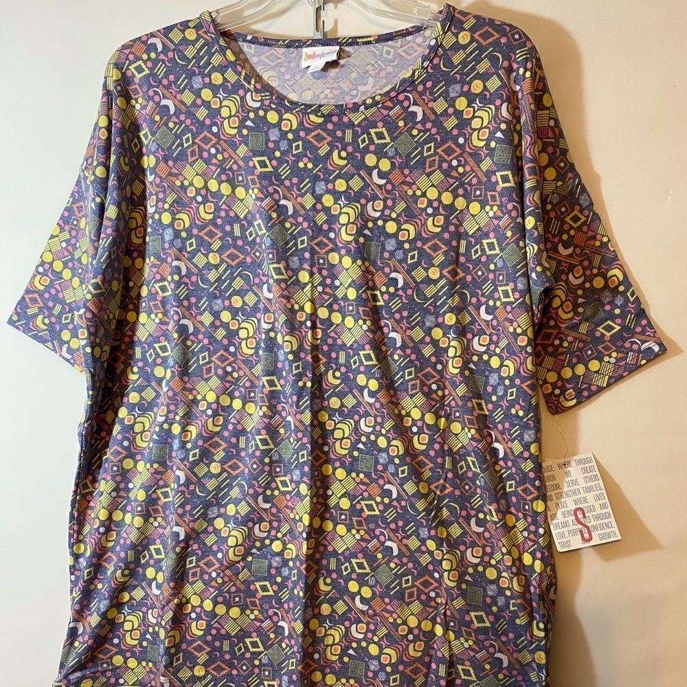 LuLaRoe “Irma” Tee Size Small